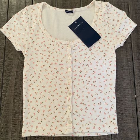 Cute Floral T Shirt From Brandy Melville. New With Tags And Never Worn. Fits Like An Extra Small. From A Smoke Free Home. Pjo Dr, Brandy Melville Shirts, Floral T Shirt, Sewing Shirts, Angel Tree, Floral Tee, Next Clothes, Brandy Melville Tops, Christmas Stuff