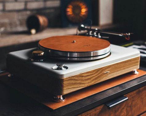 🎵💙 Turntable Vintage, Hifi Turntable, Crazy Feeling, Shinola Detroit, Dj Setup, Listening Room, Audio Design, Record Players, Digital Trends