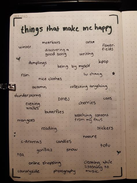 things that make me happy Journal Things That Make Me Happy, Things That Make Me Happy Journal Page, Things That Make Me Happy List Journal, Little Things That Make Me Happy List, What Makes Me Happy Journal, Things That Make Me Happy Journal, Write Ideas, About Me Template, Bulletin Journal