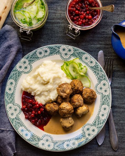 Köttbullar—reclaiming the Swedish meatballs – Swedish Spoon Swedish Dinner Party, Scandinavian Dinner Party, Swedish Meatballs Aesthetic, Swedish Meatballs Meal, Swedish Lunch, Swedish Food, Sweden Meatballs, Traditional Swedish Meatballs, Easy Sweedish Meatballs Crockpot