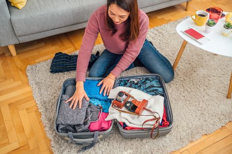 What Is the 5-4-3-2-1 Packing Method, and Why Do Travel Pros Swear by It? Best Luggage Brands, Moving Hacks Packing, Packing Wardrobe, Hot Pink Bag, Travel Bag Essentials, Packing Luggage, Travel Necessities, Luggage Brands, Best Luggage