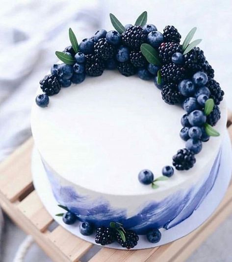 Cake With Blueberries, Tårta Design, Beautiful Cake Designs, Beautiful Birthday Cakes, Blueberry Cake, Pretty Birthday Cakes, Fancy Cakes, Mini Desserts, Pretty Cakes