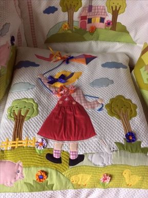 ¡No Tires Los Retazos De Tela! Mira Las Bellezas Que Puedes Hacer Para Tu Hogar. Son 12 Lindas Ideas. | Manualidades eli... Appliqué Quilts, Quilt Modernen, Bantal Sofa, Childrens Quilts, Baby Quilt Patterns, Applique Quilting, Frock Coat, Quilt Baby