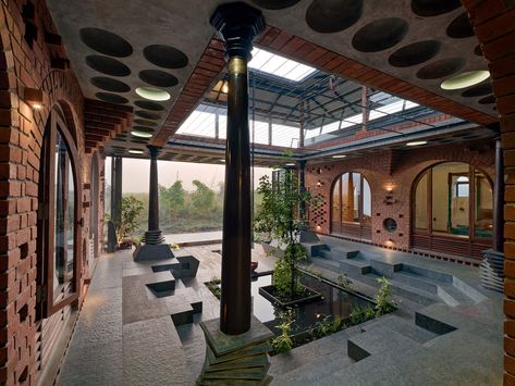 Deep Mahal celebrates the courtyard as a central public space in the house Prashant Parmar, Architecture Design Competition, Modern Contemporary Homes, Tropical Architecture, Urban Decor, Studios Architecture, Built In Seating, Vernacular Architecture, Exposed Brick Walls