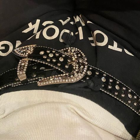 Bb Simon Belts Outfit, Bb Simon Belts Outfit Men, Y2k Hombre, Bb Simon Belts, Alt Aesthetic, Aesthetic Movies, Alternative Fashion, Photo Dump, Alexander Mcqueen Scarf