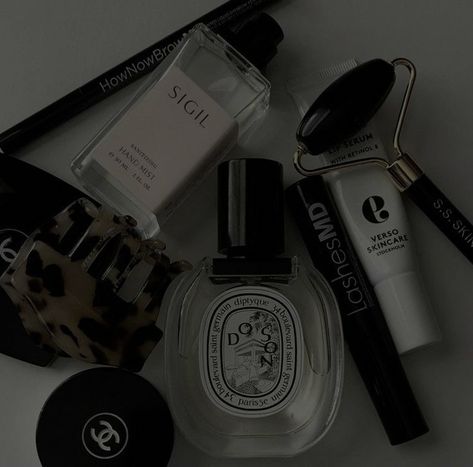 Nail Care Aesthetic, Dark Minimalist, Verso Skincare, Jenny Humphrey, Nate Archibald, Black Skin Care, Black Cosmetics, Lip Serum, Care Aesthetic