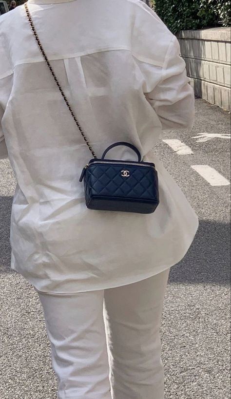 Navy Vanity, Chanel Vanity Bag, Black Chanel Bag, Chanel Items, Designer Wishlist, Chanel Mini Bag, Designer Purses And Handbags, Navy Chanel, Expensive Bag