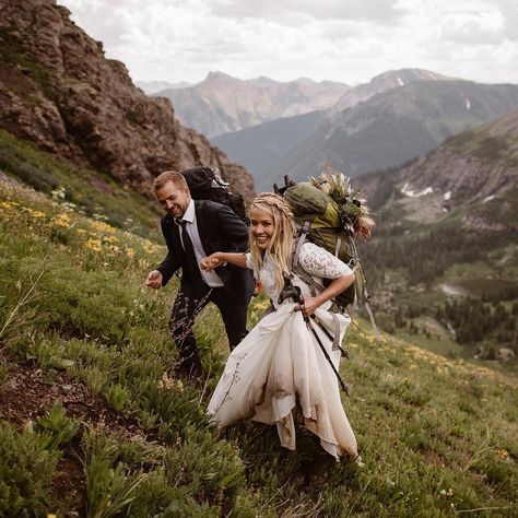 Hiking elopement! Outdoor adventure wedding inspiration Alaskan Wedding, Hiking Wedding, Adventure Wedding Photography, Wedding Theme Ideas, Montana Wedding, Wedding Photography Tips, Adventure Photographer, Colorado Elopement, Adventure Wedding