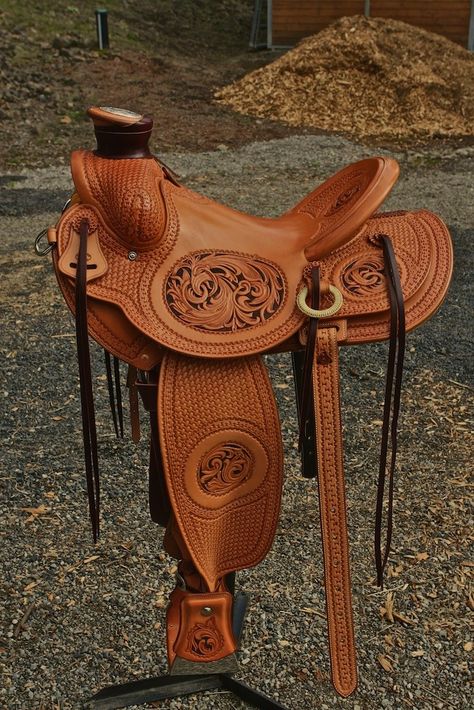 N214 Double 028 Saddle Making, Leather Horse Tack, Brown Combination, Cowboy Lifestyle, Wade Saddles, Saddles For Sale, Cowboy Spurs, Barrel Racing Saddles, Saddle Shop