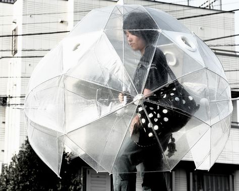 superbrella Funny Inventions, Cool Umbrellas, Bubble Umbrella, Awesome Inventions, Japanese Umbrella, Rainy Day Fun, Umbrella Designs, Under My Umbrella, Singing In The Rain