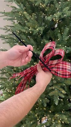 Ribbon Ornaments Christmas Tree, Bowdabra Christmas Tree Bows, Making Ribbons For Christmas Tree, Ribbon Christmas Ornaments Diy, Different Ways To Put Ribbon On Christmas Tree, Diy Ribbon Decor, Diy Christmas Tree Ribbon Garland, How To Decorate With Ribbon, Bows For Christmas Tree Diy