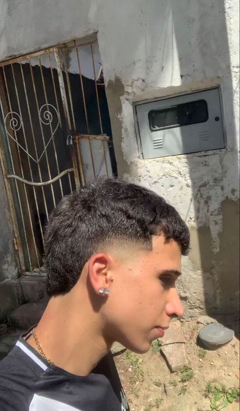 Mullet On Short Hair, Short Hair Mullet, Taper Fade Afro, Corte Mullet, Mens Haircuts Thick Hair, Taper Fade Short Hair, Hair Stages, Fade Haircut Curly Hair, Triangle Face