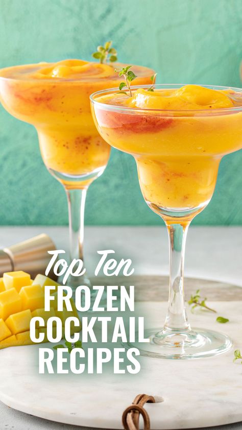 Frozen Champagne Drinks, Frozen Vodka Cocktails, Alcoholic Drinks At Home, Alcohol Slushies, Frozen Fruit Cocktails, Spiced Rum Drinks, Frozen Drinks Alcohol, Frozen Drink Recipes, Frozen Crafts