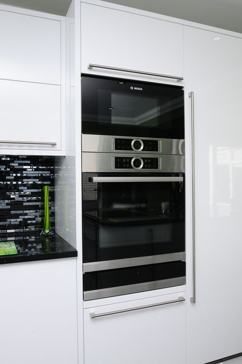 Bosch Serie 8 Pyrolytic Oven and Microwave Oven in brushed steel #newrooms #Bosch Sharp Microwave Drawer, Miele Kitchen Appliances, Thetford Forest, Wall Oven Microwave Combo, Bosch Oven, Miele Kitchen, Bosch Kitchen, Wall Oven Microwave, Microwave Drawer