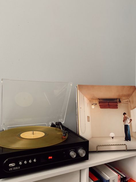 harry styles harrys house vinyl record aesthetic Vinyl Aesthetic Harry Styles, Harry’s House Vinyl, Harry Styles Vinyl Aesthetic, Vinyl Records Aesthetic Room, Vinyl Player Aesthetic, Vynil Record Aesthetic, Record Player Aesthetic Bedroom, Vinyl Record Aesthetic, Harry Styles Harrys House