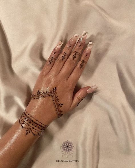 Tattoo With Henna, Hand Tattoos Henna Style, Henna In Palm, Henna Tattoo Leg Design, Henna On Palm Simple, Henna Inspo Simple Easy, Simple Henna Designs Hand Palm, Back Of Hand Henna, Simple Henna Designs Hand Back