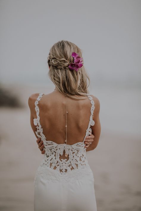 Tropical Lace Wedding Dress, Beach Wedding Hair With Flower, Tropical Bridal Hair, Tropical Wedding Hairstyles, Tropical Wedding Dress The Bride, Beach Waves Bridal Hair, Beach Wedding Hair Flowers, Hawaii Wedding Hair, Bride Hair Flower