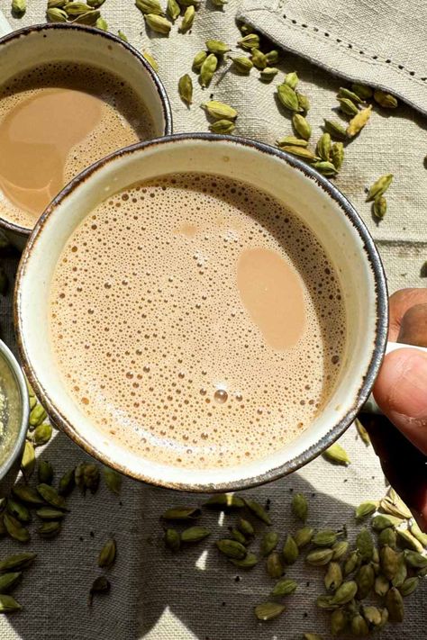 Elachi chai is a strong black Indian cardamom tea with milk. Its star ingredient is green cardamom powder which creates a sweet and floral black tea. Homemade Chai Recipe, Chai Indian, Cardamom Tea, Tea With Milk, Indian Drinks, Decaffeinated Tea, Potato Cutlets, Green Cardamom, Lactose Free Milk