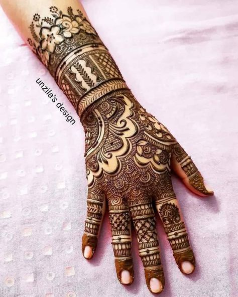 Fancy Mehndi, Round Mehndi Design, Traditional Mehndi Designs, Front Mehndi Design, Mehndi Designs Bridal Hands, Mehndi Design Pictures, Modern Mehndi Designs, Simple Mehndi Designs Fingers, Very Simple Mehndi Designs