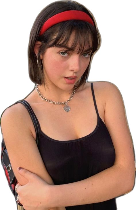 Hair Band With Bangs, Headband With Bob Haircut, Head Band With Bangs, Short Hairstyle With Headband, Headband Hairstyles Bangs, Short Hair Hairband, Head Band Hairstyles Short Hair, Headband And Bangs, Red Headband Outfit