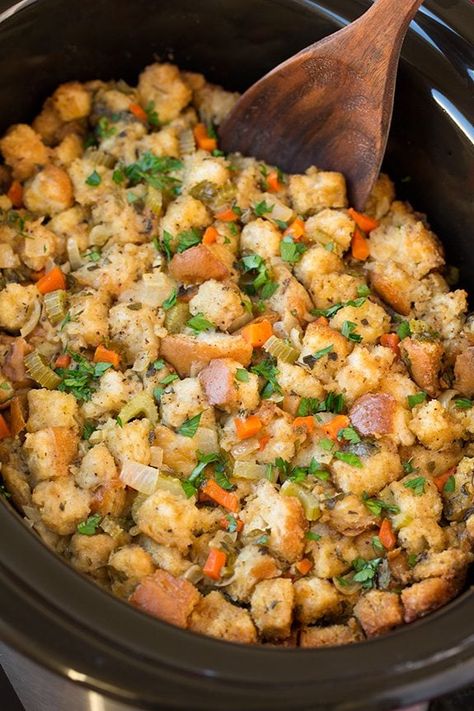 This slow cooker stuffing is my families favorite! It's requested every Thanksgiving! You get crisp edges, a soft center and lots of good flavor! Thanksgiving Slow Cooker Recipes, Slow Cooker Stuffing, Thanksgiving Slow Cooker, Stuffing Recipes Crockpot, Crockpot Stuffing, Easy Stuffing Recipe, Turkey Stuffing Recipes, Thanksgiving Stuffing Recipes, Homemade Stuffing