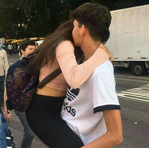 Carrying Girlfriend, Mode Poses, Hug Images, Girlfriend Aesthetic, Hipster Aesthetic, Tumblr Relationship, Gift Basket Ideas For Couples, Fotos Goals