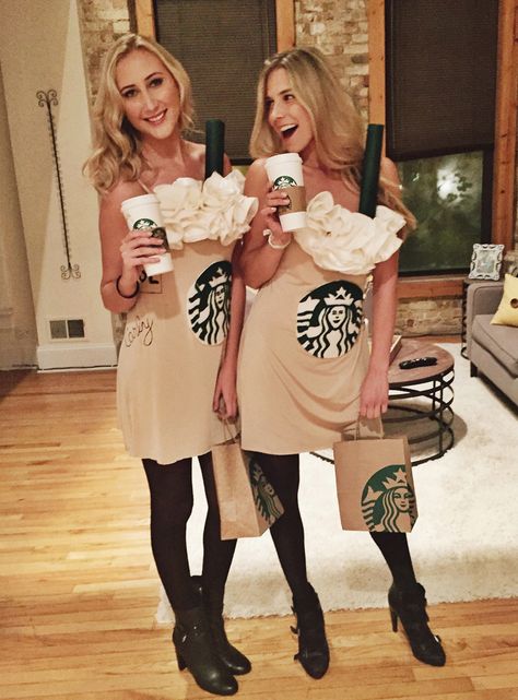 A tan slip dress, green and white felt, ivory-colored fabric, and a paper towel roll painted green is all you and your #squad need to go as fall's favorite order: Pumpkin Spice Lattes    - Delish.com Starbucks Costumes, Pumpkin Spice Latte Costume, Funniest Costumes, Starbucks Halloween Costume, Starbucks Costume, Friends Duo, Karneval Diy, Best Friend Costumes, Friend Costumes