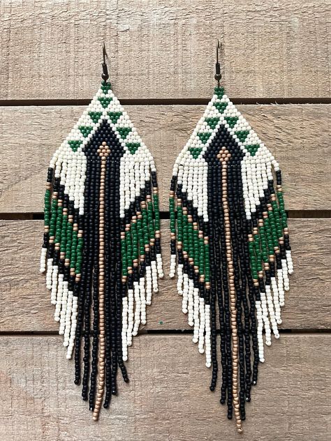 Fringe Earring, Bead Loom Earrings, Green Seed Bead Earrings, Seed Bead Fringe Earrings, Beads Aesthetic, Bead Earrings Diy Tutorials, Fringe Beaded Earrings, Simple Beaded Earrings, Beaded Earring