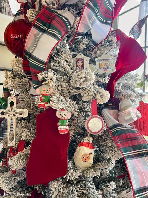 You don't have to sacrifice a pretty Christmas tree to use sentimental ornaments. These are the best tips to help that meaningful family Christmas tree look more put together and polished! Christmas Tree With Personal Ornaments, Sentimental Christmas Tree, Christmas Tree With Family Ornaments, Sentimental Ornaments, Look More Put Together, Family Christmas Tree, Pretty Christmas Trees, Heirloom Ornaments, Real Christmas