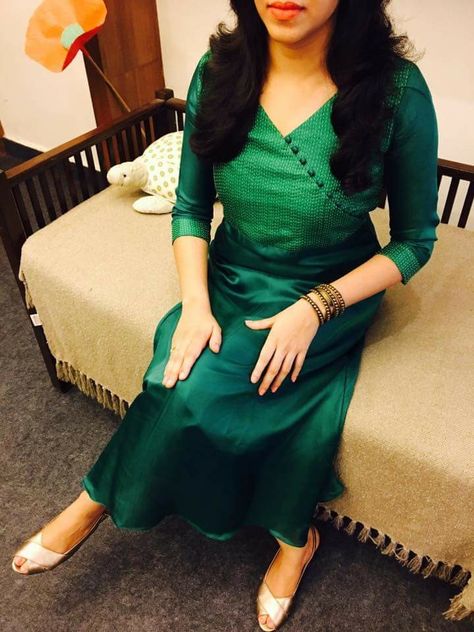 Bottle green kurty chined neck design ping the rate 9895473878//# 9746397711 Bottle Green Churidar Designs, Trisha In Churidar, Latest Churidhar Neck Designs, Bottle Green Kurti Design, Salwar Back Neck Design, Chudidhar Neck Designs Latest, Latest Chudithar Neck Designs, Bottle Green Kurti, Kurthi Necks Latest Design