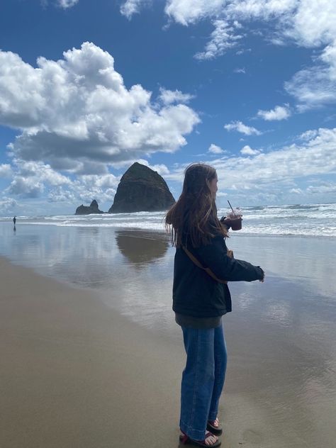 Seaside Oregon Outfit, Coast Pictures, Coast Outfit Oregon, Oregon Coast Pictures, Coast Picture Ideas, Coastal Road Trip, Oregon Beach Outfit, Cannon Beach Oregon Outfits, West Coast Summer Outfits