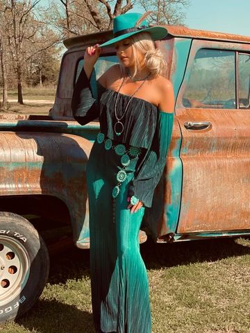 Country Couture Fashion, Boutique Western Outfits, Country Award Show Outfits, Western Woman’s Outfits, Best Country Concert Outfits, Western Formal Wear For Women, Grand Old Opry Outfit, Affordable Western Boutiques, Ladies Western Wear Outfits Classy