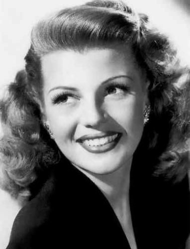 Rita Hayworth - ultimate in glamour and talent Rita Hayworth Movies, Oud Hollywood, Stars D'hollywood, 1940s Hairstyles, Classic Movie Stars, Fred Astaire, Humphrey Bogart, Hollywood Icons, Rita Hayworth