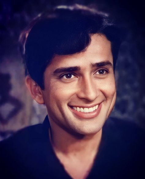 Shashi Kapoor, Gentle Man, English People, Bollywood Films, Eye Expressions, Bollywood Pictures, Indian Men, Latest Funny Videos, Vintage Icons