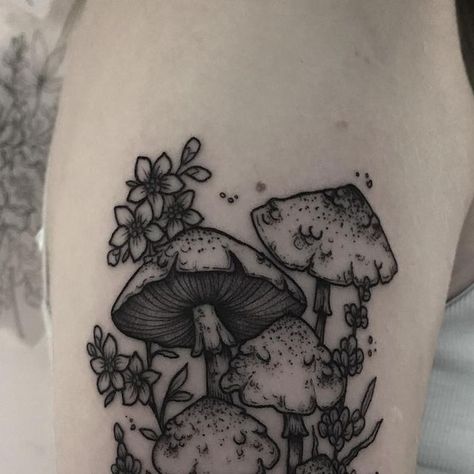 Mushroom Tattoo Ideas, Mushroom Tattoo, Mushroom Tattoos, Mushroom Drawing, Plant Tattoo, Medusa Tattoo, E Tattoo, Japanese Tattoo Art, Tattoo Sketches