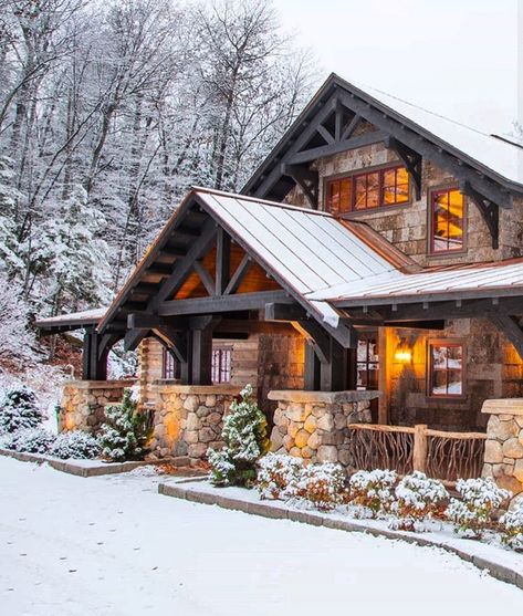 Rustic House Exterior, Log Cabin Exterior, Cabin Style Homes, Log Home Living, Cabin Aesthetic, Rustic House Plans, Cabin Exterior, Mountain House Plans, Rustic Home Design