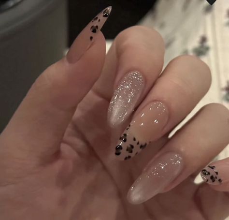 Douyin New Year Nails, Korean Nails Aesthetic, Black Douyin Nails, Simple Korean Nails, Ulzzang Nails, Japanese Style Nails, Aespa Nails, Korean Nail Designs, Nail Korean