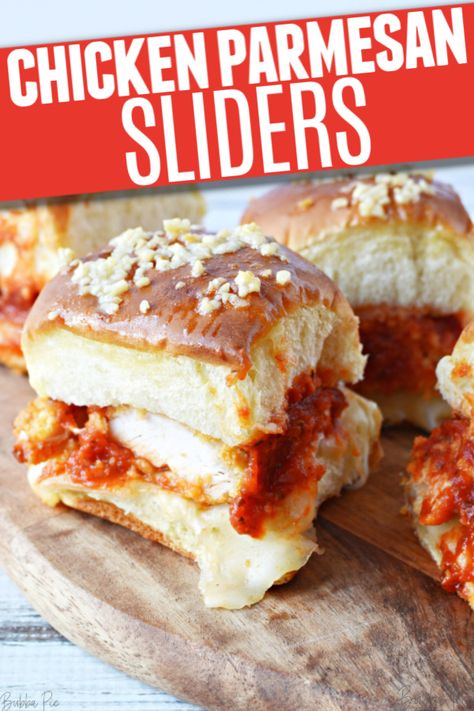 Chicken Marinara Sliders, Garlic Bread Chicken Parm Sandwich, Chicken Parmesan Sliders Recipe, Chicken Parm Sliders, Sweet Hawaiian Rolls, Parmesan Sliders, Sliders Recipes Hawaiian Rolls, Chicken Parmesan Sliders, Sliders Recipes