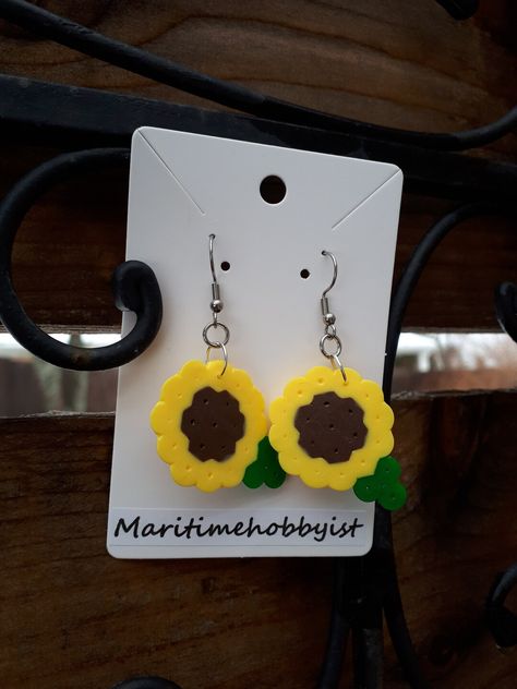 Perler Bead Earrings, Melted Bead Crafts, Perler Earrings, Hamma Beads Ideas, Pony Bead Crafts, Hama Beads Patterns, Melty Beads, Sunflower Earrings, Melting Beads