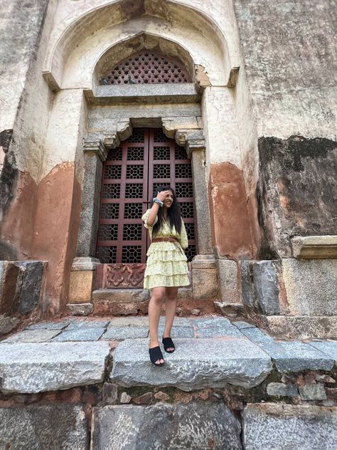 Visited the amazing fort made by Alaudin khilji-Hauz Khas fort!The view was 😍😍 Poses At Fort, Kumbhalgarh Fort Photography, Hauz Khas Fort, Poses In Fort, Fort Poses, Fort Photography, Chittorgarh Fort, Hauz Khas, Photo Styles