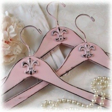 Shabby Chic Pink Hangers, Tout Rose, Smart Tiles, Decor Shabby Chic, Rustic Crafts, Shabby Chic Crafts, Wooden Hangers, Tickled Pink, Everything Pink