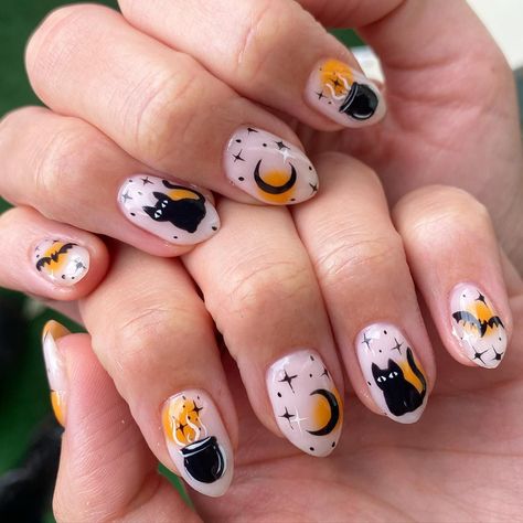 Short Cat Nails, Edgy Nail Art, Cat Nail Designs, Cat Nail Art, Black Halloween Nails, Nail Art Halloween, Holloween Nails, Chic Manicure, Halloween Nails Easy