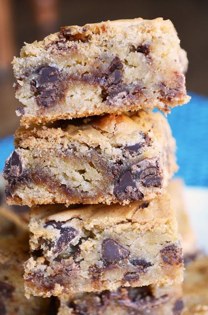 Twix Blondies, Blondie Recipes, Halloween Post, Blondies Recipe, Beautiful Mess, Halloween Night, Rice Krispie Treat, Halloween