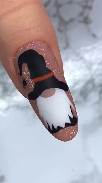 Black Grey Halloween Nails, Halloween Gnomes Nail Art, Halloween Gnome Nail Art, Halloween Gnome Nail Designs, Autumn Gonk Nails, Halloween Gonk Nails, Halloween Gel Nail Art, Fall Gnomes Nails, Gnome Fall Nails