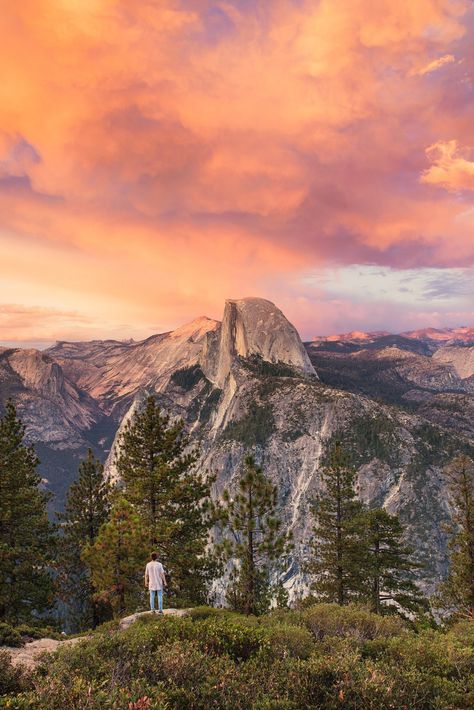 This strenuous hike is not for the faint of heart--rivaled as one of the most scenic of the trails within the park, the trek to Glacier Point can challenge even the most avid hikers. Yosemite Wallpaper, Yosemite Photography, Mountain Wallpaper, California National Parks, Yosemite Valley, Winter Wallpaper, Green Mountain, Yosemite National, Nature Images