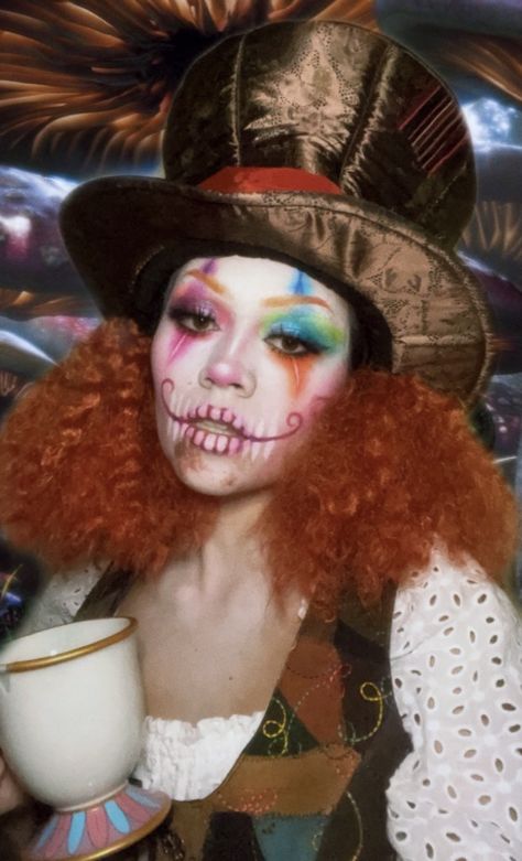 halloween makeup mad hatter costume Madd Hatter Costume, Mad Hatter Makeup Ideas, Hatter Makeup, Mad Hatter Girl, Mad Hatter Halloween, Mad Hatter Makeup, Mad Hatter Halloween Costume, Halloween Costume Makeup, Hatter Costume