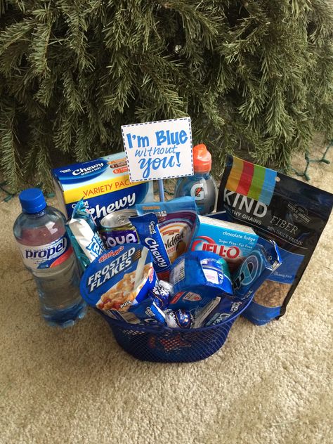 'I'm blue without you' gift basket for my fiancé for Valentine's Day Blue Without You Gift Basket, Blue Themed Gift Baskets, Colour Picnic, Bf Christmas, Gift Basket Ideas For Boyfriend, Cheap Valentines Day Gifts, Basket Ideas For Boyfriend, Goodbye Party, Valentines Day Baskets