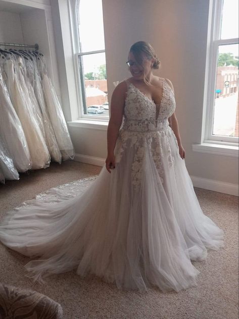 Plussize Weddingdress, Wedding Dress Cheap, Wedding Booklet, Curvy Wedding Dress, Curvy Wedding, Plus Wedding Dresses, Plus Size Wedding Dress, Plus Size Brides, Western Wedding Dresses