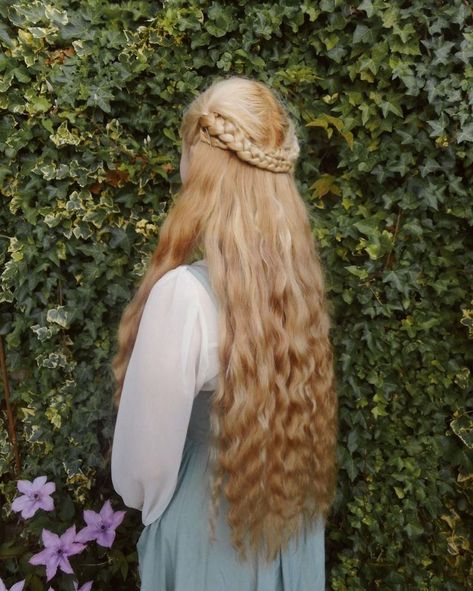 Medieval Hairstyles, Haircuts For Long Hair With Layers, Minako Aino, Rapunzel Hair, Long Dark Hair, Fantasy Hair, Long Blonde, Long Layered Hair, Haircuts For Long Hair