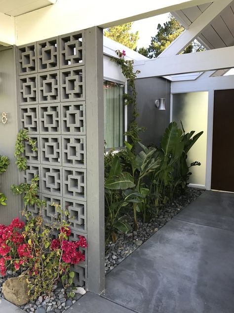 Decorative Concrete Blocks, Breeze Block Wall, Breeze Blocks, Ideas Casa, Block Wall, Concrete Decor, Future House, Modern House Design, Backyard Landscaping